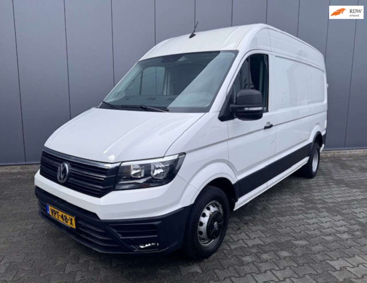 Volkswagen Crafter - 180 PK L3H3 AUTOMAAT DUBBEL LUCHT NAVI TREKHAAK - AutoWereld.nl
