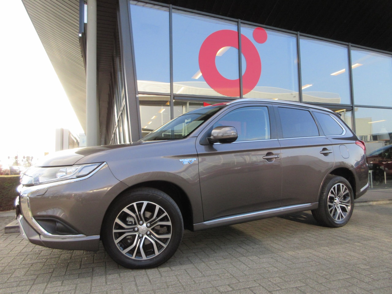 Mitsubishi Outlander - 2.4 PHEV Pure | AUTOMAAT | 240 PK | 4WD | TREKHAAK | 1E EIGENAAR | DEALER ONDERHOUDEN | 1. - AutoWereld.nl