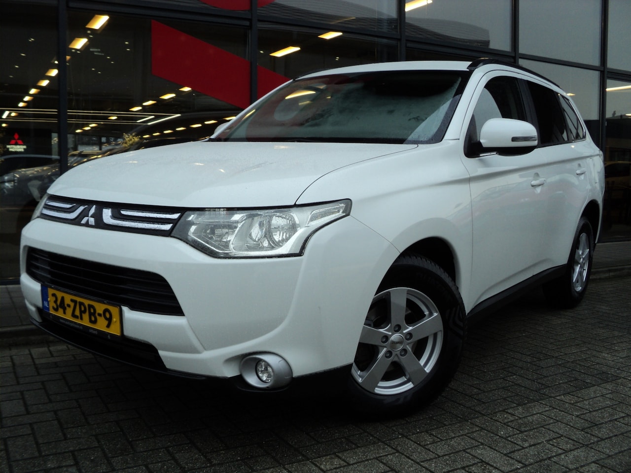 Mitsubishi Outlander - 2.0 Intense AUTOMAAT | TREKHAAK | 1.600 KG TREKGEWICHT | - AutoWereld.nl