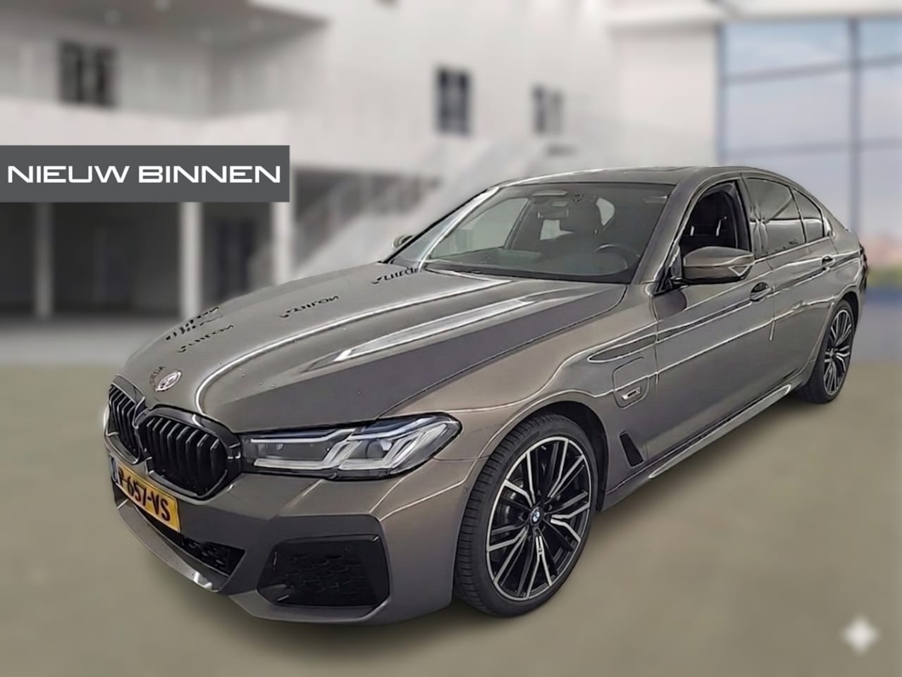 BMW 5-serie - 520e Business Edition Plus M Sport | M Performance | Alvitgrau | Panoramadak | Laser | Sto - AutoWereld.nl