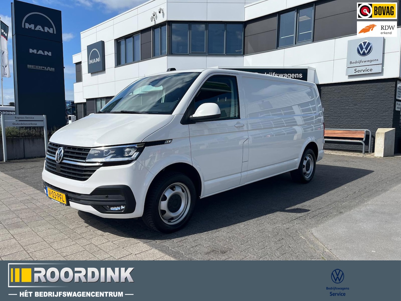 Volkswagen Transporter - T6.1 150 pk DSG L2 - 3200 kg uit. Bumpers in kleur, LED , Trekhaak, Navi, stoelverwarming - AutoWereld.nl