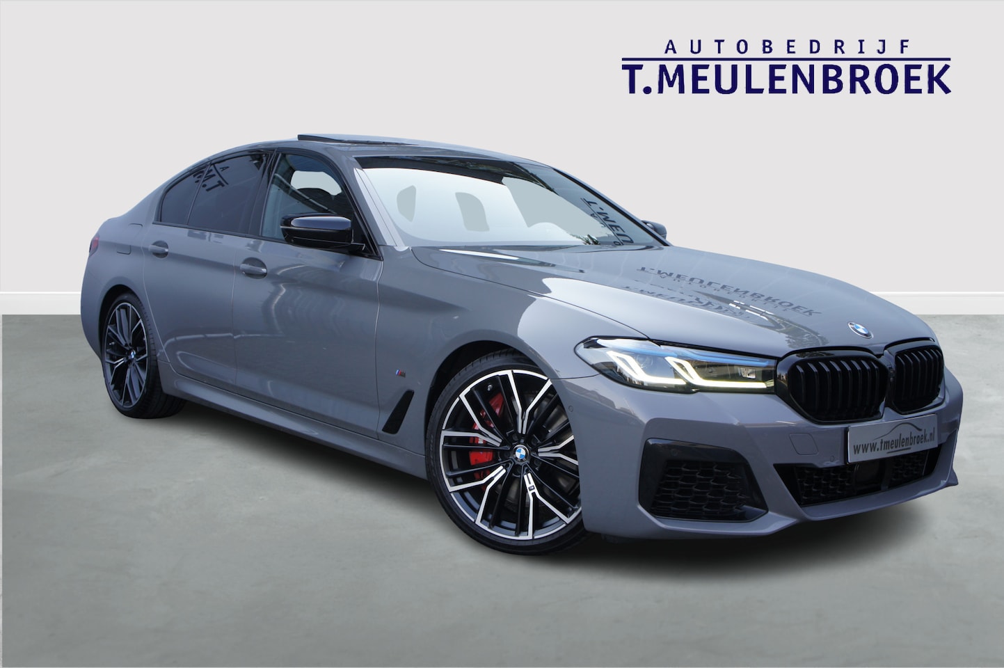 BMW 5-serie - M550i xDrive High Executive M sportpakket, Glasdak - AutoWereld.nl