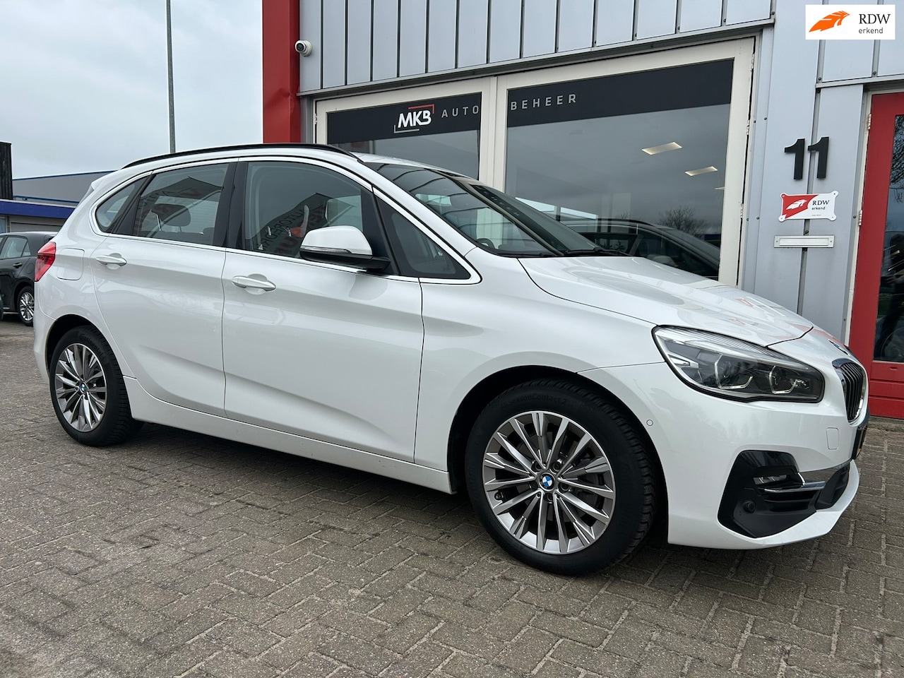 BMW 2-serie Active Tourer - 220i High Executive Trekhaak/LED - AutoWereld.nl