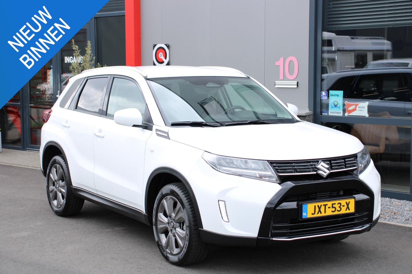 Suzuki Vitara - 1.5 HYB COMFORT-AGS, CARPLAY, CAMERA (* 10 JAAR GARANTIE) - AutoWereld.nl