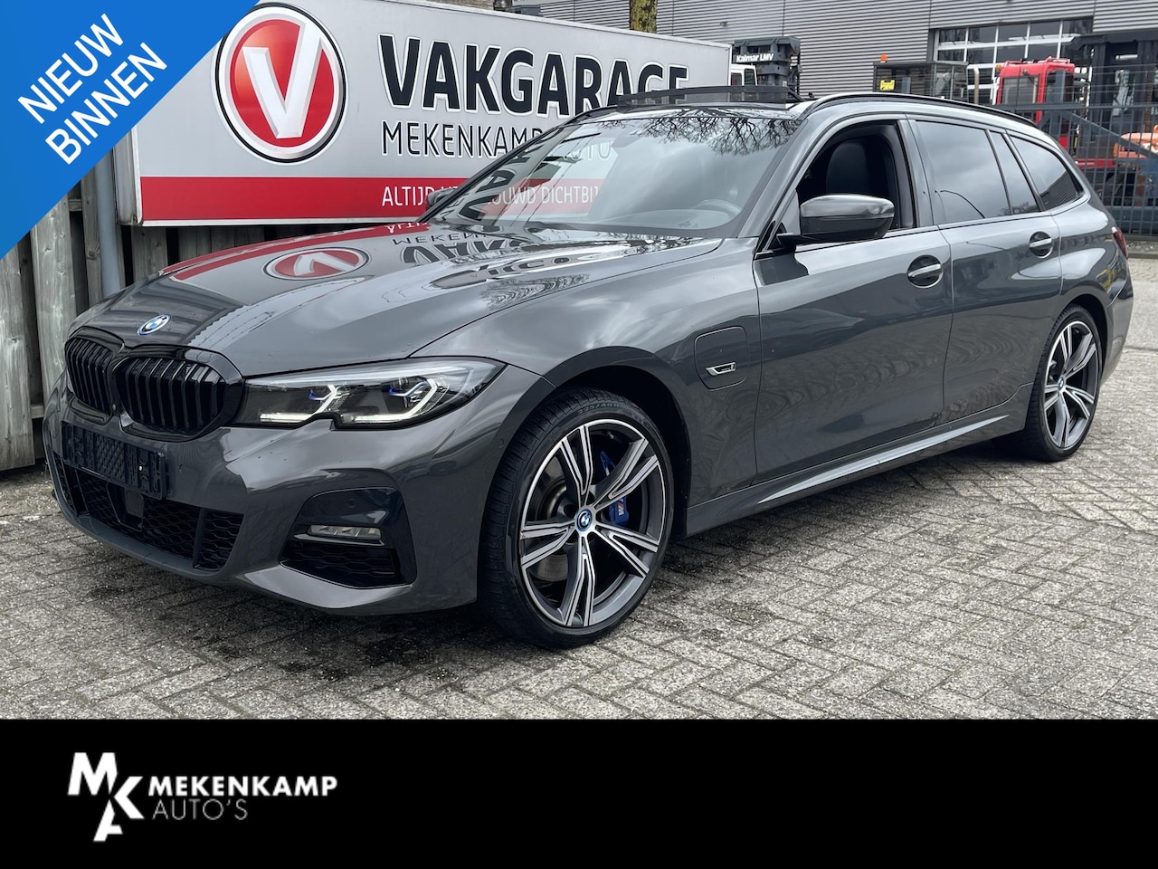 BMW 3-serie Touring - 330e xDrive High Executive 19"/Panoramadak/Adaptieve cruise/Stoelverwarming + memory/Laser - AutoWereld.nl