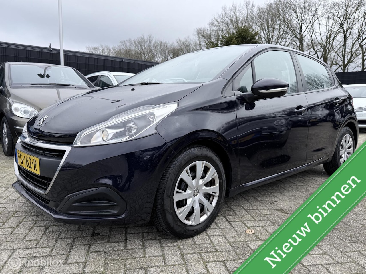 Peugeot 208 - 1.6 BlueHDi Active 5 DEURS / AIRCO / CRUISE / CARPLAY / NAVI / LED - AutoWereld.nl