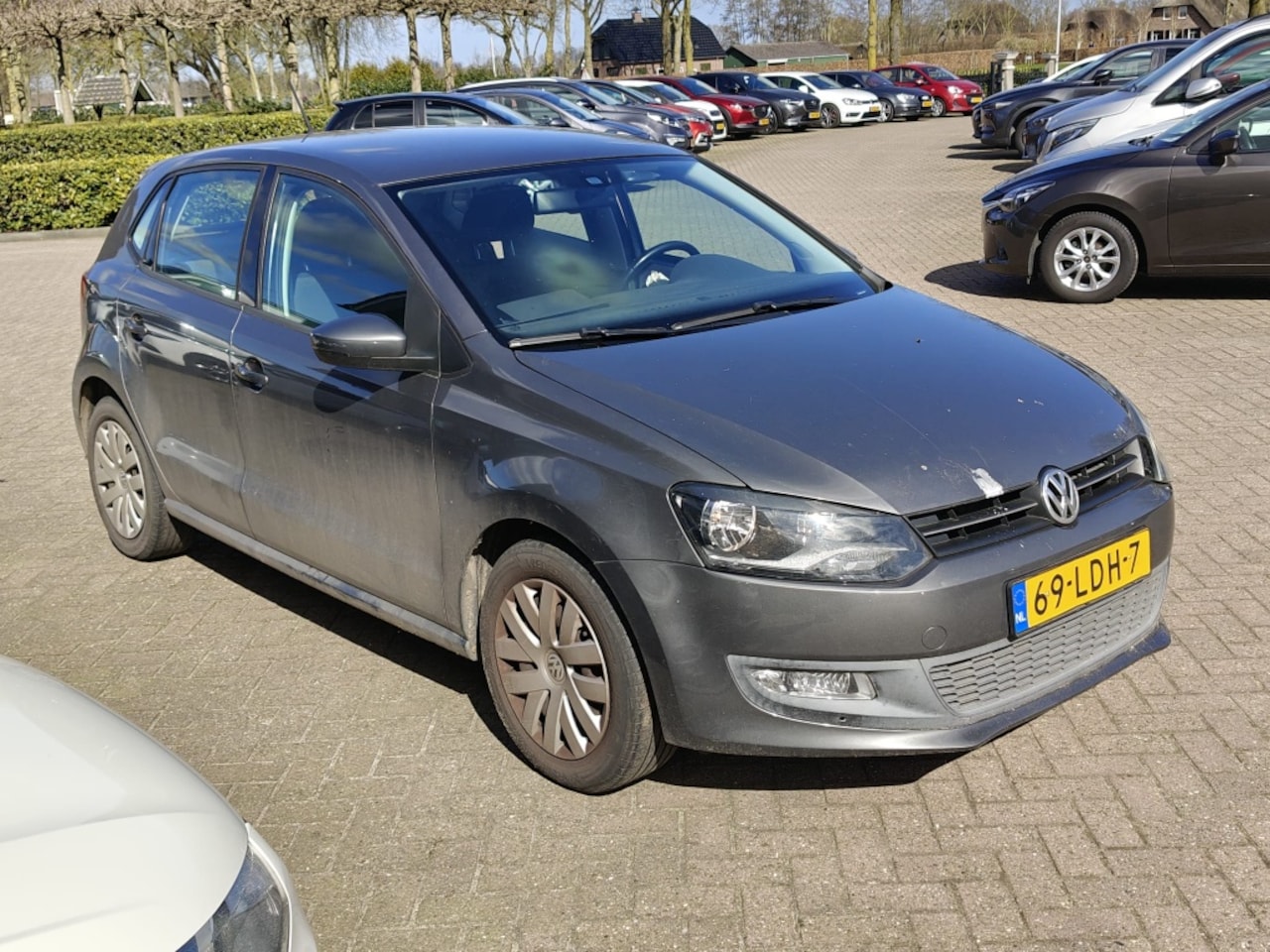 Volkswagen Polo - 1.4-16V Comfortline 1.4-16V Comfortline, SCHADE / RIJDBAAR - AutoWereld.nl