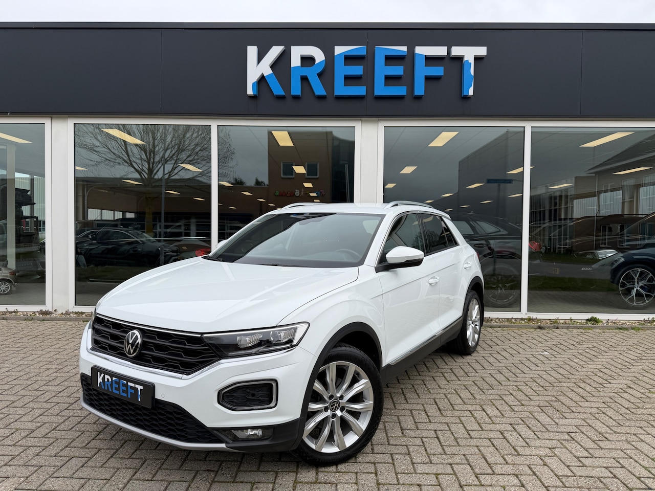 Volkswagen T-Roc - 1.5 TSI Sport Trekhaak | Stuur/stoel verw | App connect - AutoWereld.nl