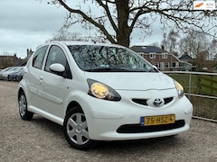 Toyota Aygo - 1.0-12V + | 5-Deurs + Airco nu € 2.250,