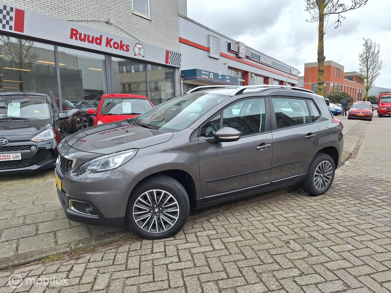 Peugeot 2008 - 1.2 PURETECH BLUE LION / 1e Eigenaar / Nieuwe Distributie / - AutoWereld.nl