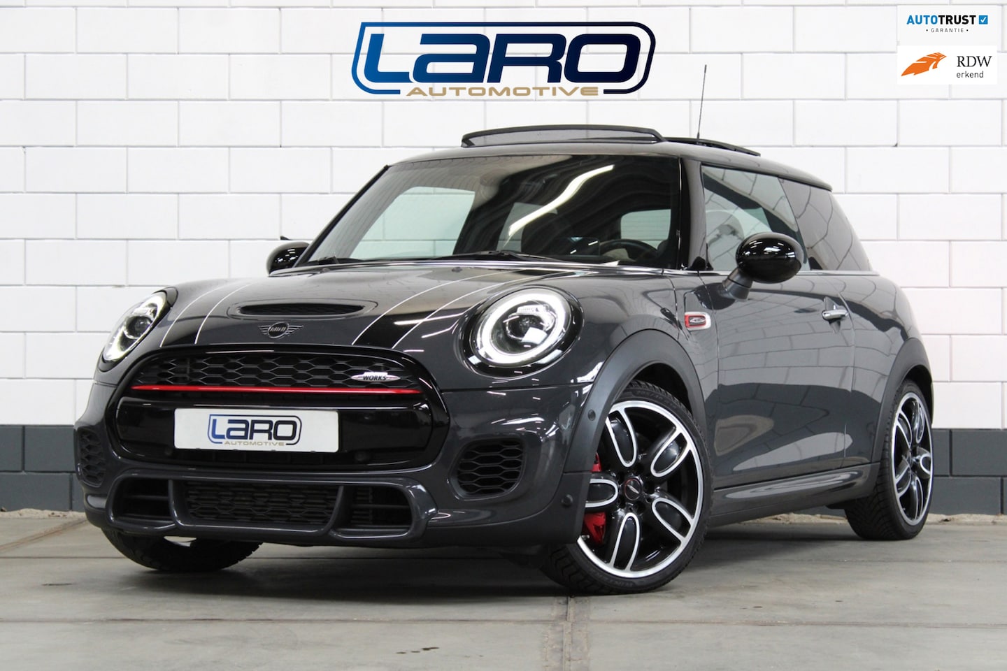 MINI John Cooper Works - Mini 2.0 231pk | Pano H&K Leer HuD Sfeer Keyless CarPlay - AutoWereld.nl