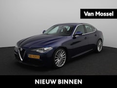 Alfa Romeo Giulia - 2.0T 200pk Aut. Super | Leder | Navigatie | Parkeersensoren | Sport pack
