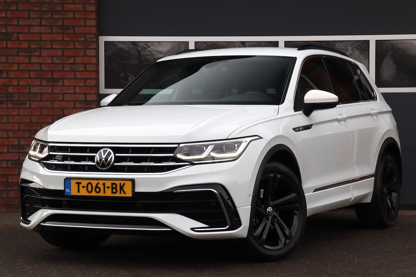 Volkswagen Tiguan - 1.5 TSI R-Line 1.5 TSI R-Line, ACC, trekhaak - AutoWereld.nl