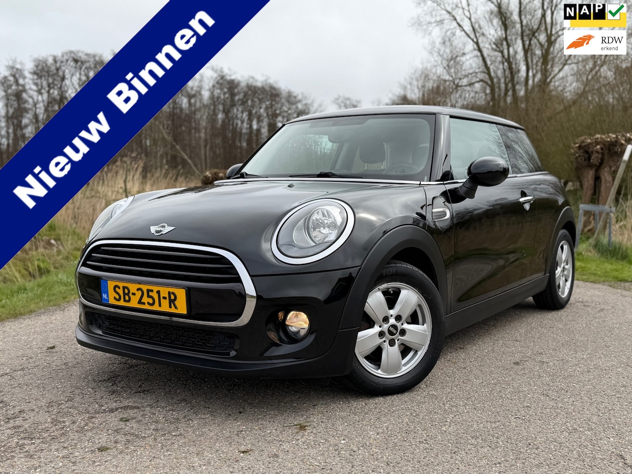MINI Cooper - Mini 1.5 Business / 1e Eigenaar / Navi / Airco / 15" Velgen / 6 Versnellingen / Goed onder - AutoWereld.nl