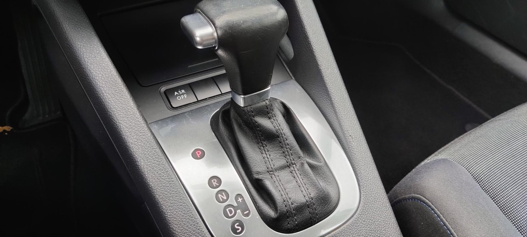 Volkswagen Golf - 1.6 FSI Trendline Automaat, 5 deurs.
