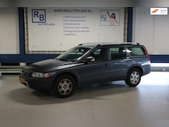 Volvo XC70 - 2.5 T Momentum AUTOMAAT/ TREKHAAK/ APK MAART 2027