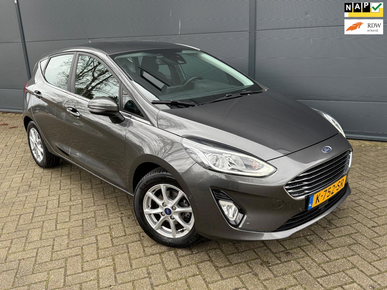 Ford Fiesta - 1.0 EcoBoost Titanium/Navi/camera/carplay/Airco/cruise/parkeesensoren - AutoWereld.nl