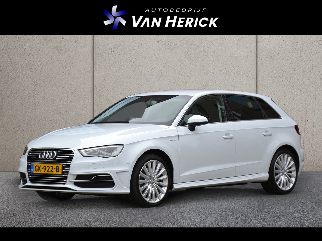 Audi A3 Sportback - 1.4 e-tron PHEV Ambition Pro Line plus | Navigatie | Keyless | Stoelverwarming - AutoWereld.nl