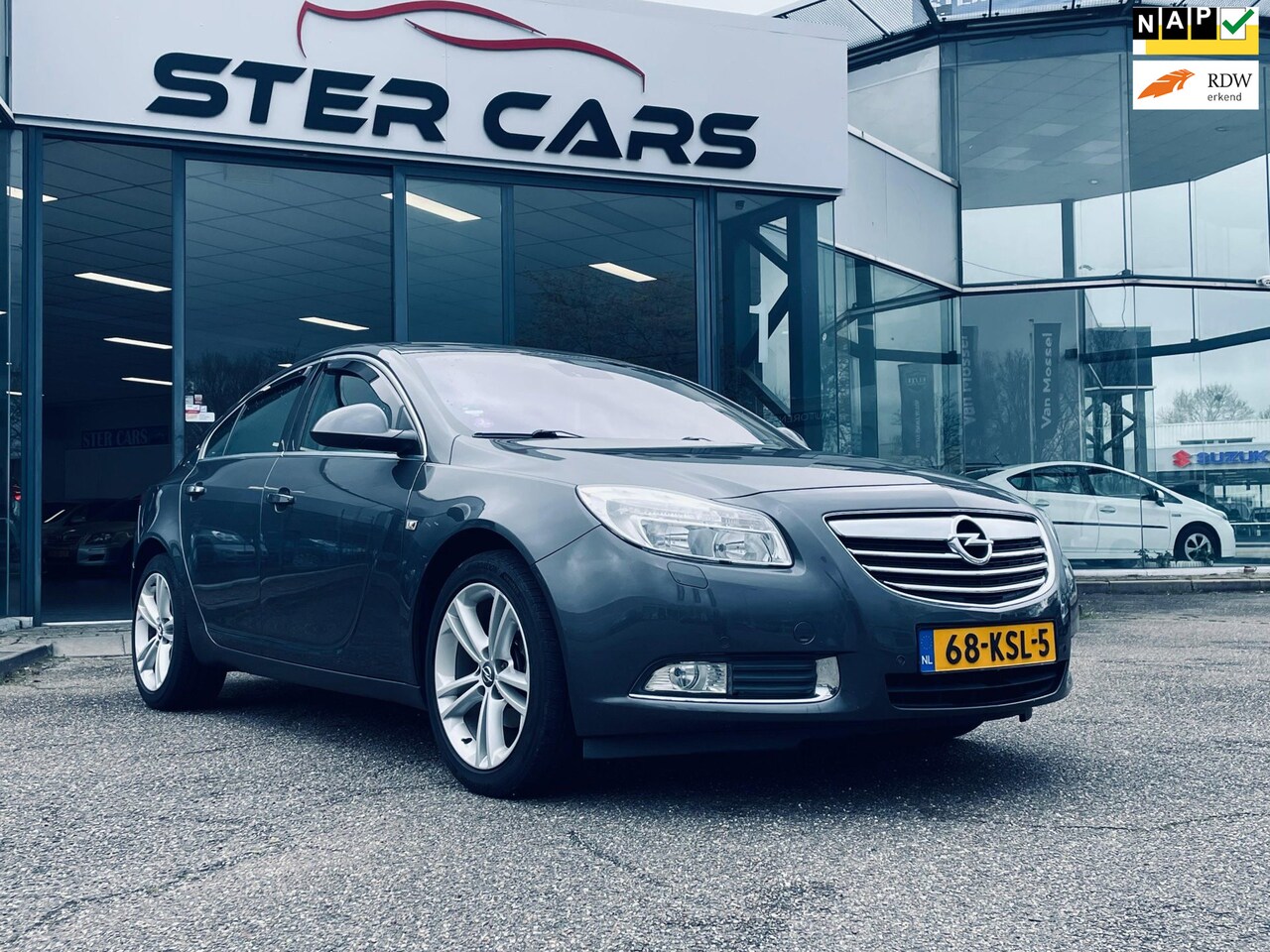 Opel Insignia - 1.8 Cosmo|Airco|Stoerverwarming|Navi|Trekhaak|NAP|APK - AutoWereld.nl