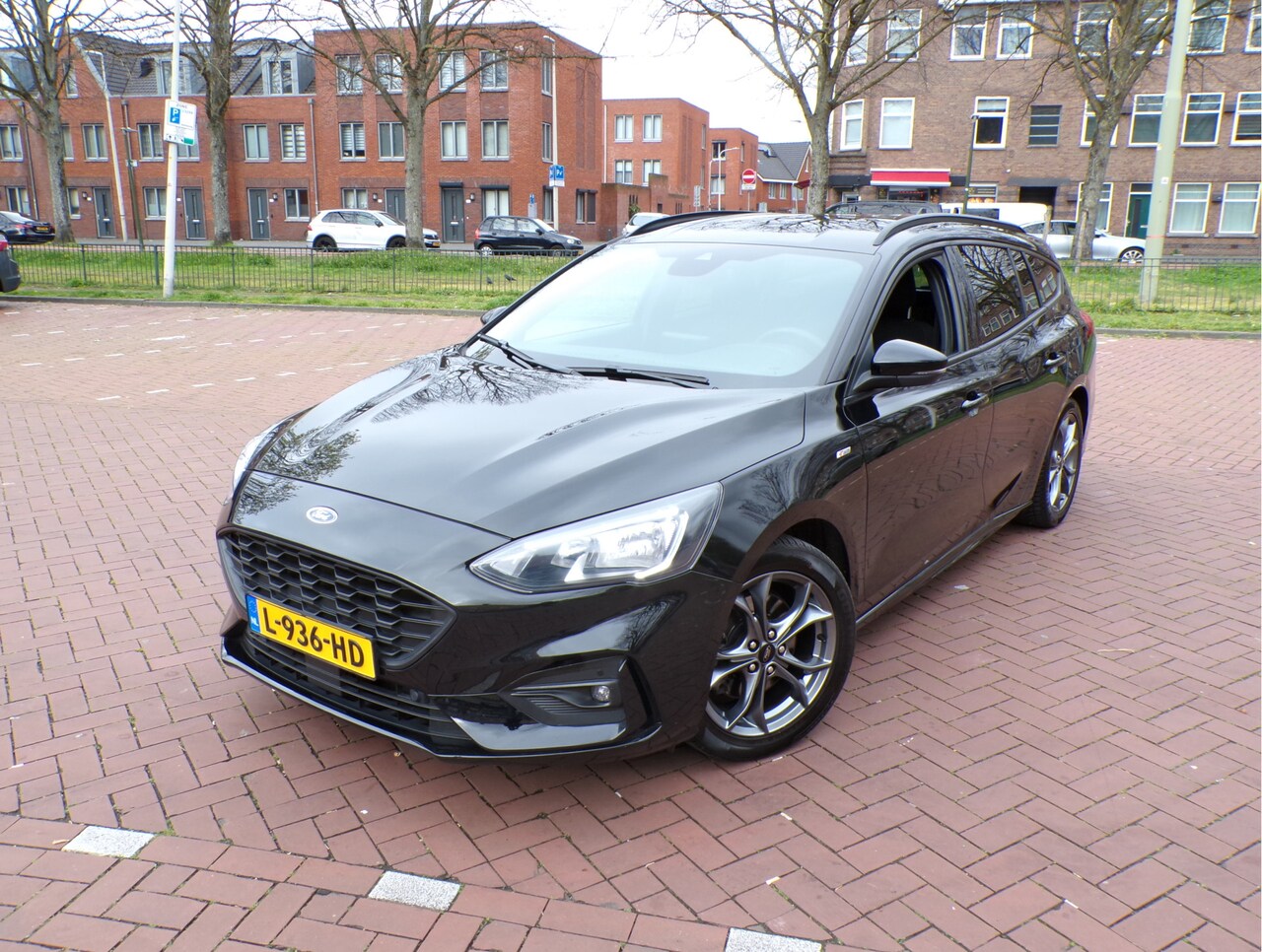 Ford Focus Wagon - 1.0 EcoBoost Titanium Business ST-LINE   AUTOMAAT,, MET NIEUW MOTOR - AutoWereld.nl