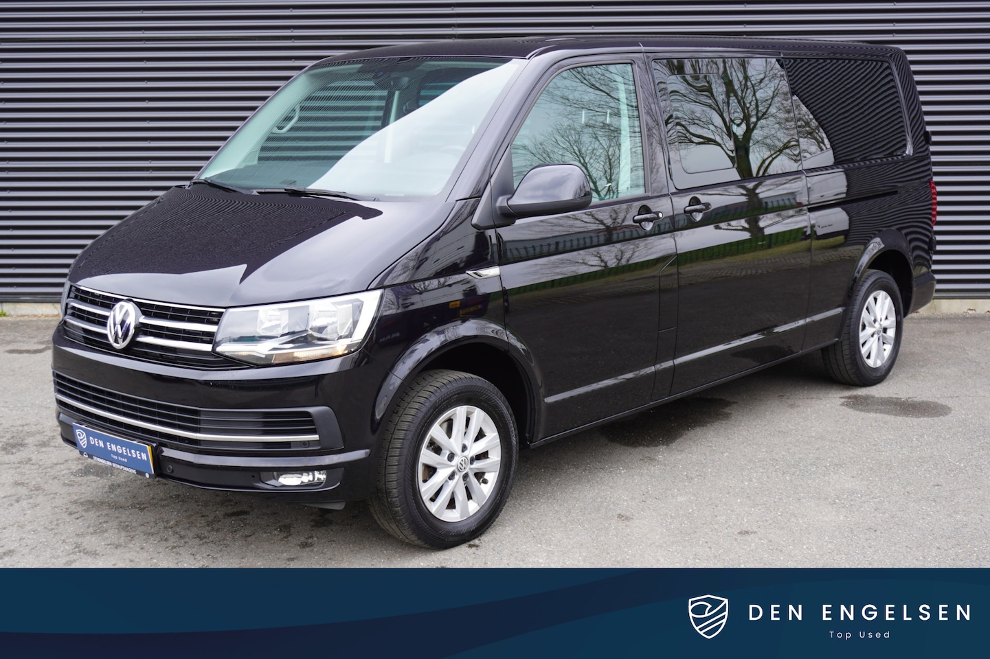 Volkswagen Transporter - 140pk Automaat L2H1 Dubele cabine 2x Schuifdeur Highline Navigatie Parkeersensoren Cruise - AutoWereld.nl