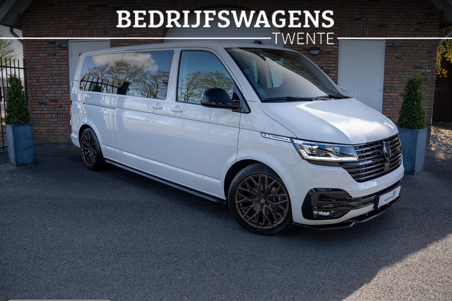 Volkswagen Transporter - 2.0 TDI 150PK DSG L2H1 DUB/CAB LED ACC TREKHAAK - AutoWereld.nl