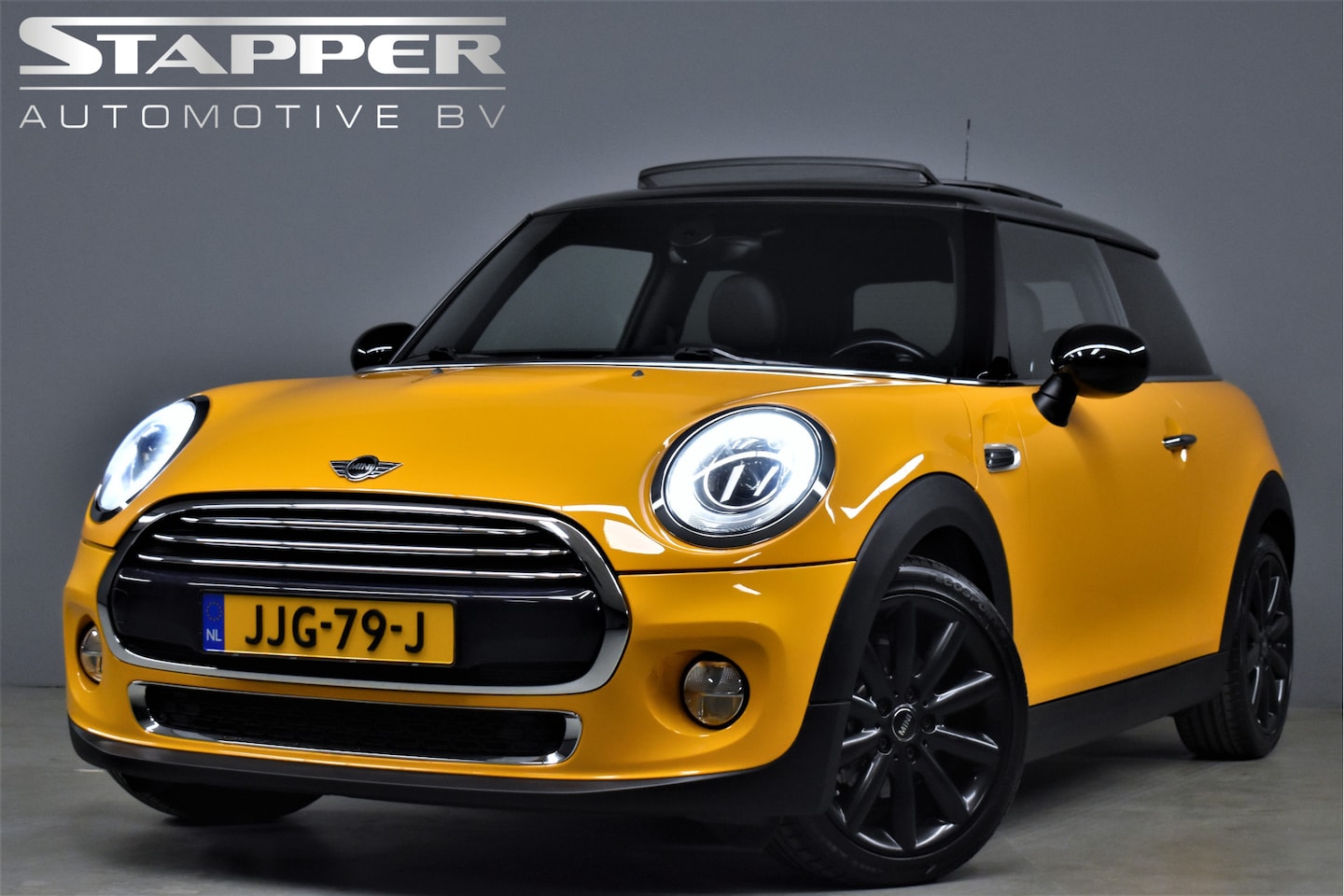 MINI Cooper - Mini 1.5 136pk Automaat Chili Serious Business Pano/Navi/Led/Leer/Alcantara/Stoelverw./Cru - AutoWereld.nl