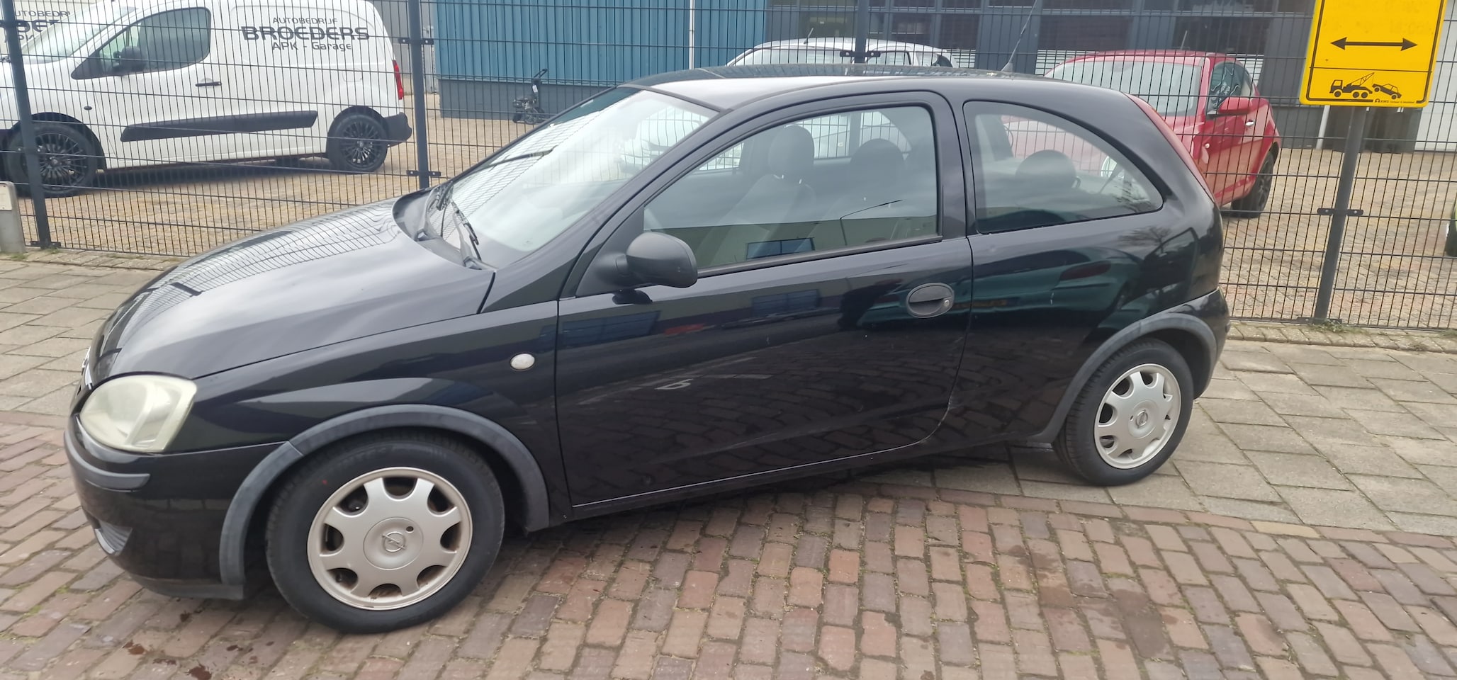 Opel Corsa - 1.0-12V Rhythm