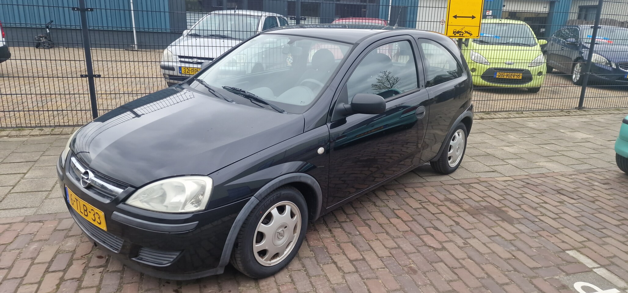 Opel Corsa - 1.0-12V Rhythm