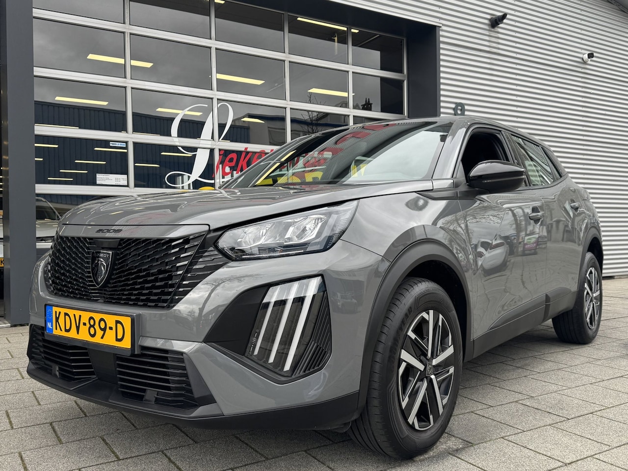 Peugeot 2008 - 1.2 PureTech 100 Active - Nieuw Model I Apple CarPaly / Navigatie I Airco I LED & PDC I De - AutoWereld.nl