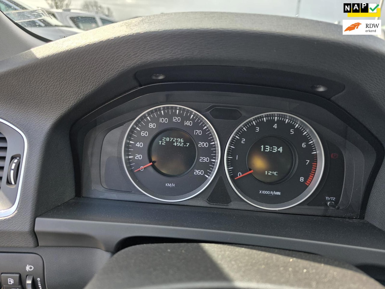 Volvo V60 - 1.6 T3 Kinetic / Apk 12-01-2027 - AutoWereld.nl