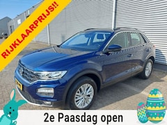 Volkswagen T-Roc - 1.5 TSI Style Automaat, trekhaak, applecarplay/android/nav, airco, cruisecontrol, stoel/st