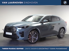 BMW iX2 - eDrive20 M Sport / Sportstoelen / Achteruitrijcamera / Adaptieve LED / M Adaptief onderste