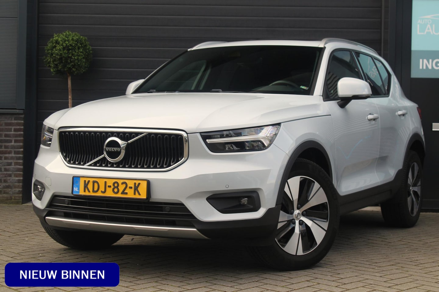 Volvo XC40 - 1.5 T3 Momentum | Pano | Stoel en stuurverwarming | Elektrische achterklep | Nette Auto - AutoWereld.nl