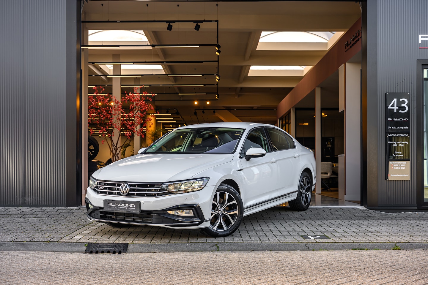 Volkswagen Passat - 1.5 TSI R-Line|Camera|Acc|Lane-Assist|Keyless-Entry| - AutoWereld.nl
