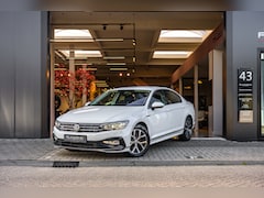 Volkswagen Passat - 1.5 TSI R-Line|Camera|Acc|Lane-Assist|Keyless-Entry|