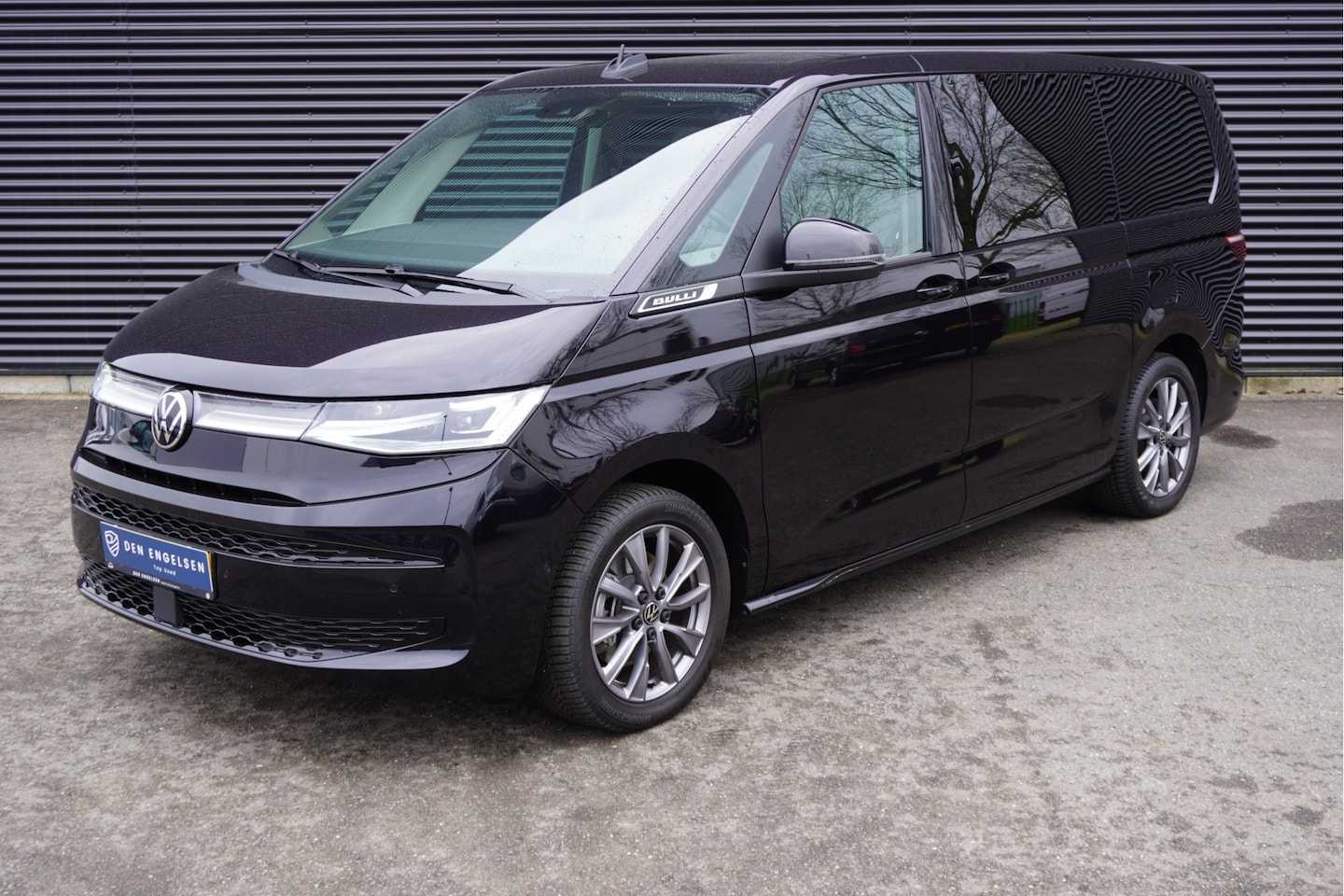 Volkswagen Multivan - INCL. BTW 1.5 eHybrid L2 Bulli Edition 4Motion 4x4 7-zits Panoramadak Apple Carplay Camera - AutoWereld.nl