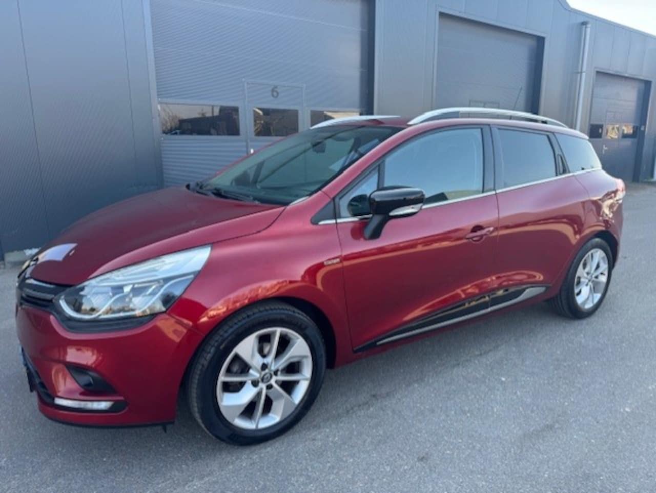 Renault Clio Estate - 0.9 TCe Limited Airco / navie / Nwe APK !! - AutoWereld.nl