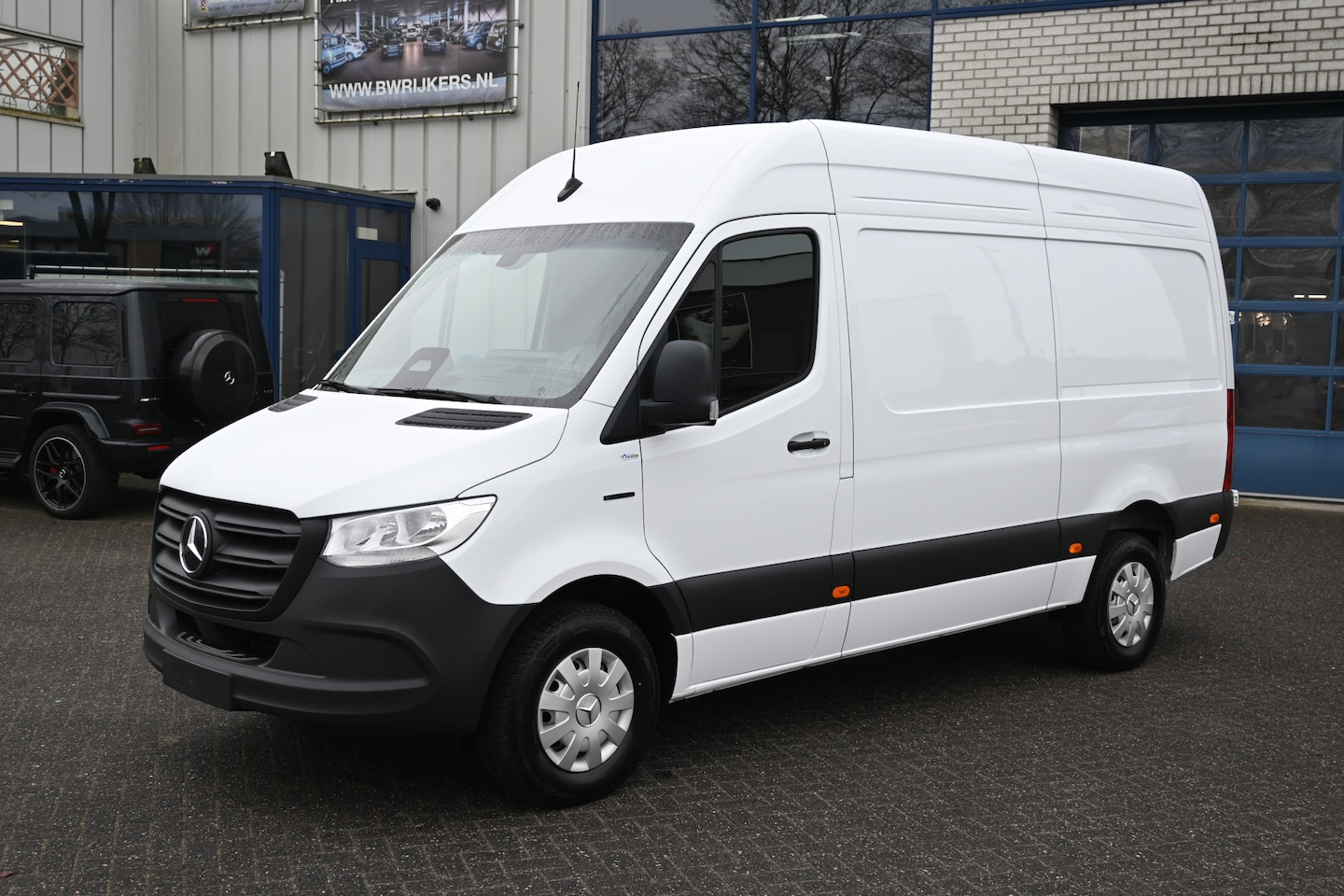 Mercedes-Benz eSprinter - 320 L2H2 Pro 81kWh Snellader, Navigatie, Trekhaak, Winterpakket, Etc. - AutoWereld.nl