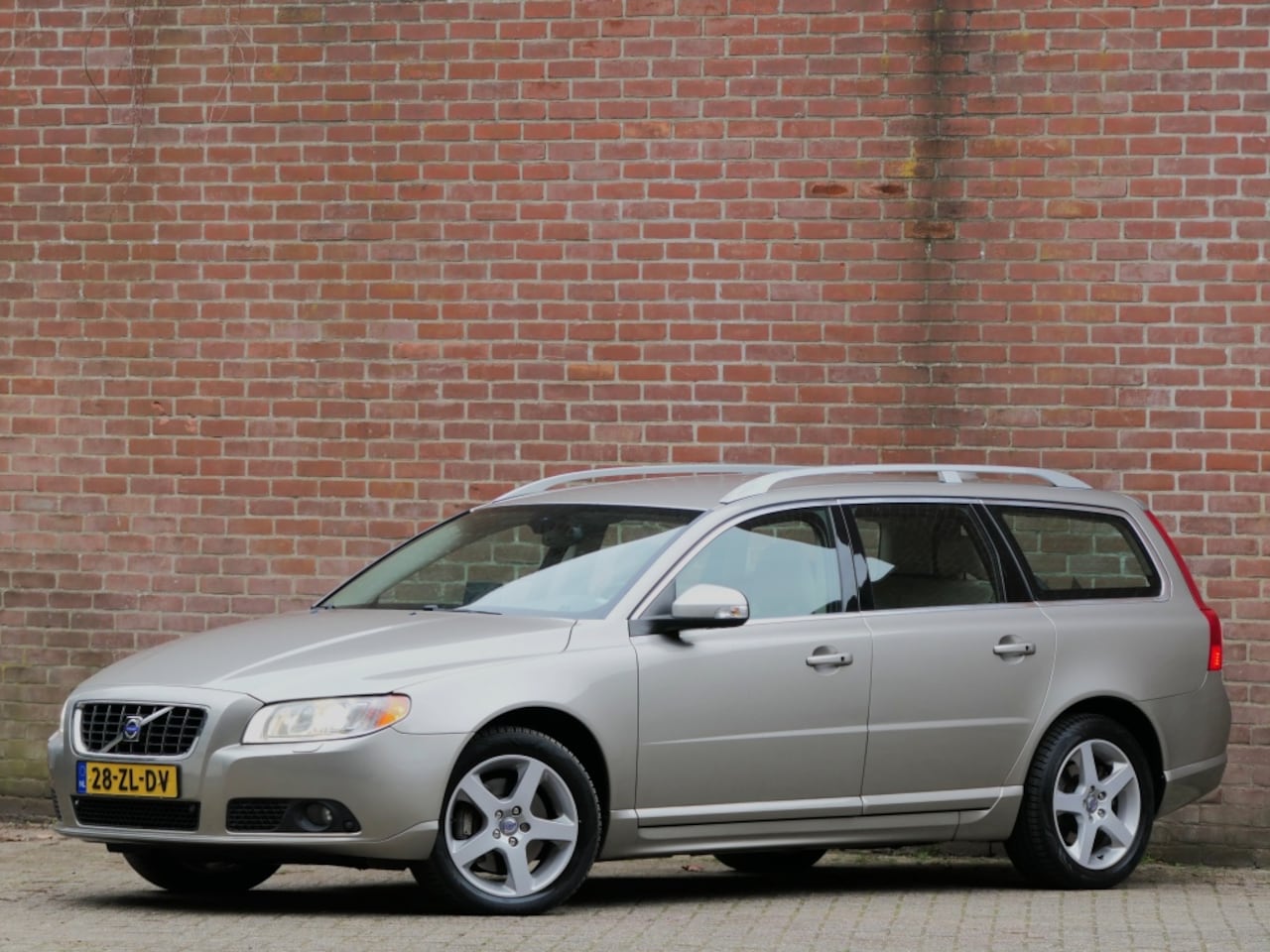 Volvo V70 - 3.2 AUT Summum Navi / Stoelverkoeling / Xenon / High performance - AutoWereld.nl