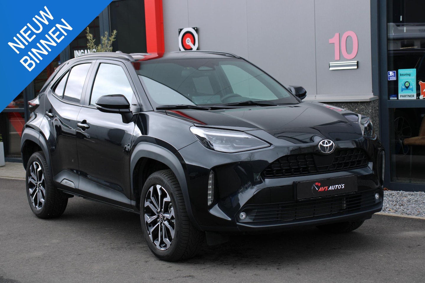 Toyota Yaris Cross - 1.5 Hybrid 130 Dynamic STOEL/STUUR VERWARMING, CAMERA, KEYLESS, CARPLAY, 69DKM - AutoWereld.nl