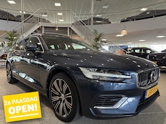 Volvo V60 - 2.0 T8 Twin Engine AWD Inscription, Pano, Trekhaak, Leder