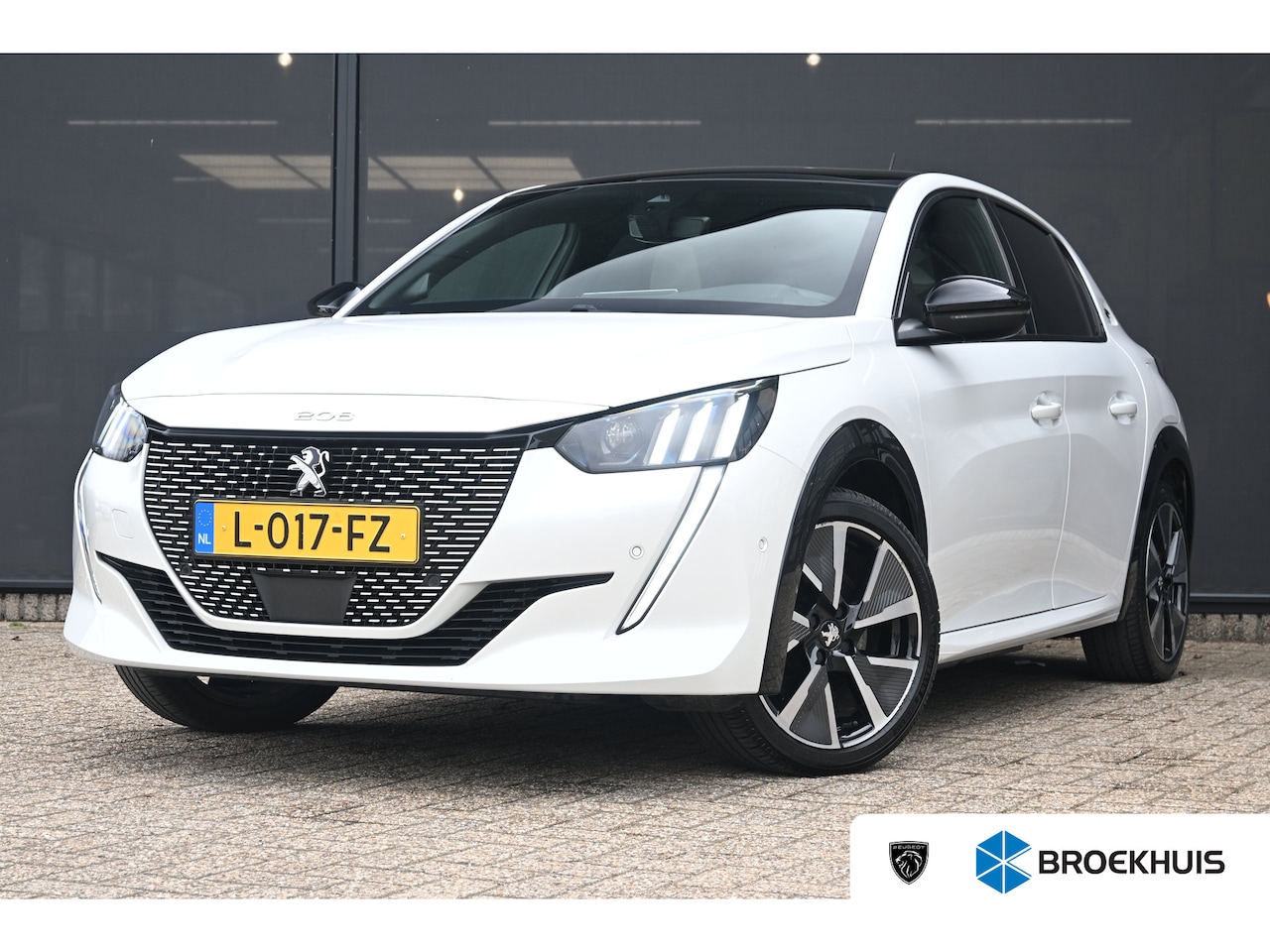 Peugeot e-208 - EV GT Pack 50 kWh 3 Fase | Panoramadak | Adaptive Cruise | Alcantara | Stoelverwarming | S - AutoWereld.nl