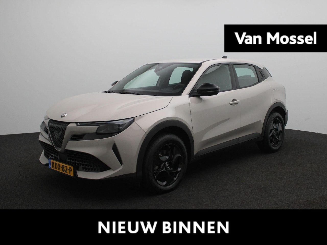 Alfa Romeo Junior - 1.2 Turbo Hybrid Ibrida | Apple Carplay/Android Auto | Parkeersensoren | Climate Control | - AutoWereld.nl