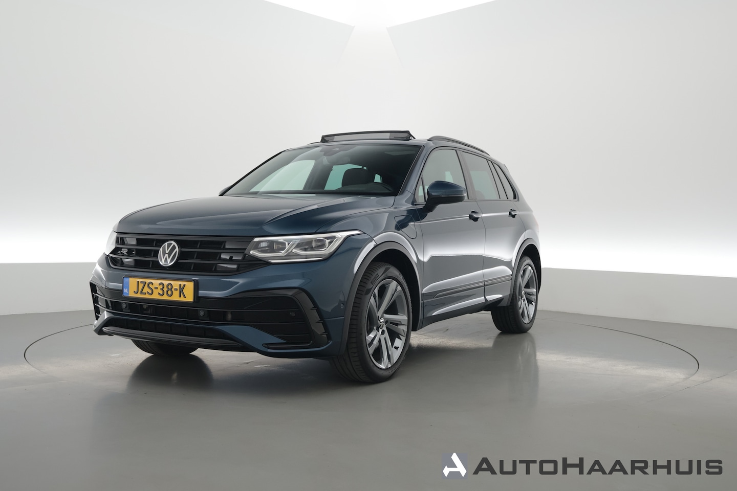 Volkswagen Tiguan - 1.4 TSI eHybrid R-Line Business+ | Pano | Elek. Trekhaak | IQ. Light | Stoel- Stuurverw. | - AutoWereld.nl
