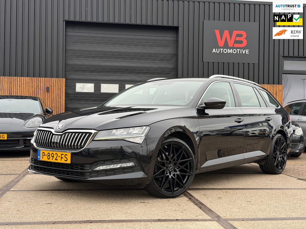 Skoda Superb Combi - 1.5 TSI ACT Business Edition Cruise Clima Trekhaak Digital Dash 20'' Wielen - AutoWereld.nl