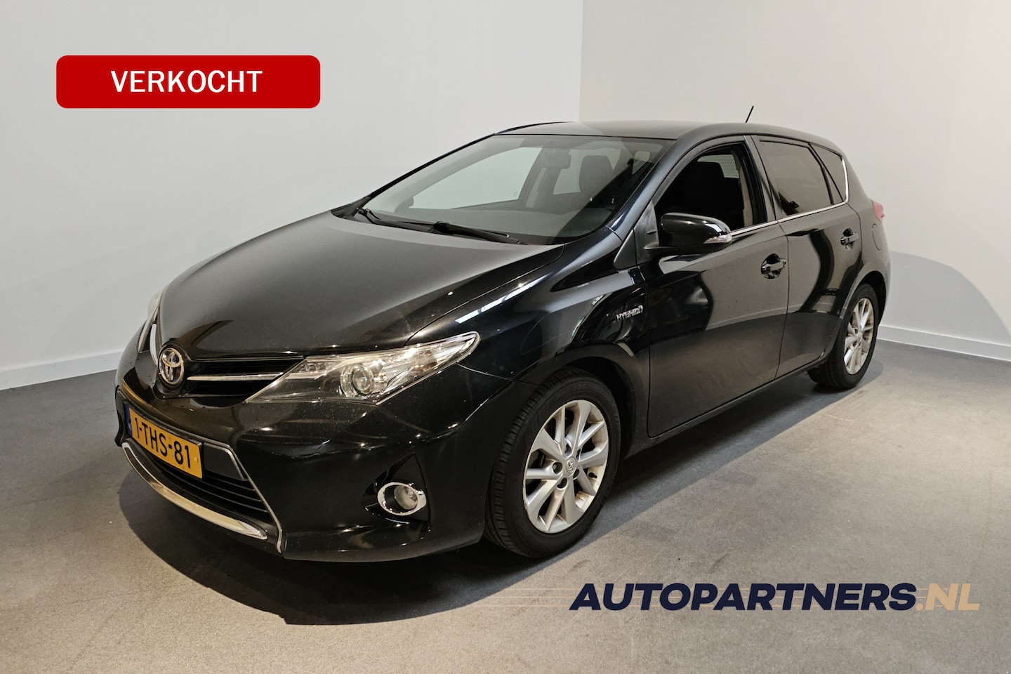 Toyota Auris - 1.8 Hybrid - Panoramadak - Navi - Achteruitrijcamera (parkeerschade rechterkant) - AutoWereld.nl