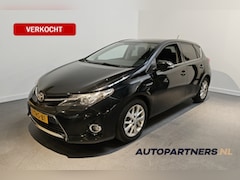 Toyota Auris - 1.8 Hybrid - Panoramadak - Navi - Achteruitrijcamera (parkeerschade rechterkant)