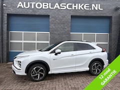 Mitsubishi Eclipse Cross - 2.4 PHEV Instyle, trekhaak, head-up, pano, leder, compleet