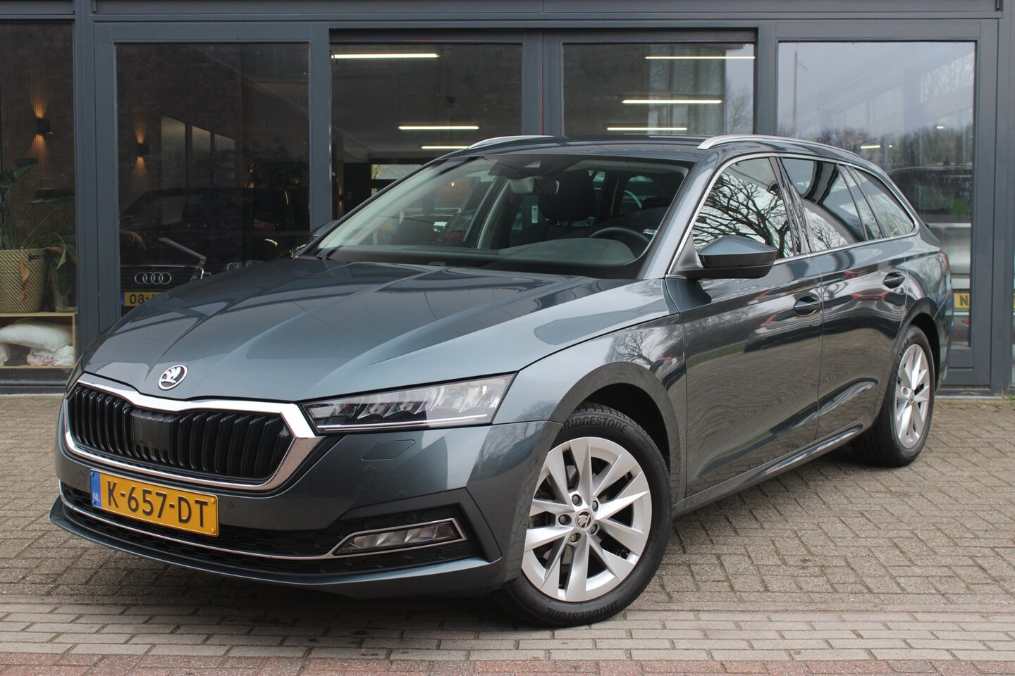 Skoda Octavia Combi - 1.0 TSI Business Edition Plus | Adaptive-cruise | Trekhaak | Stoelverwarming | Dodehoekdet - AutoWereld.nl